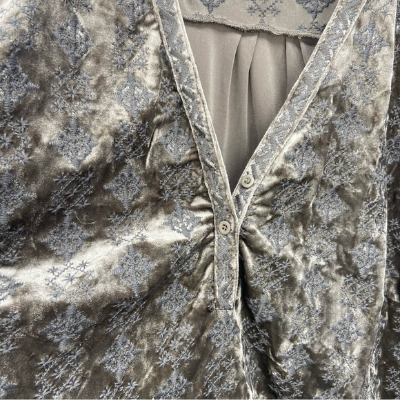 Angel Heart Boutique Heavily Embroidered Gray Velvet Popover Tunic Top Size 3X - Picture 4 of 9